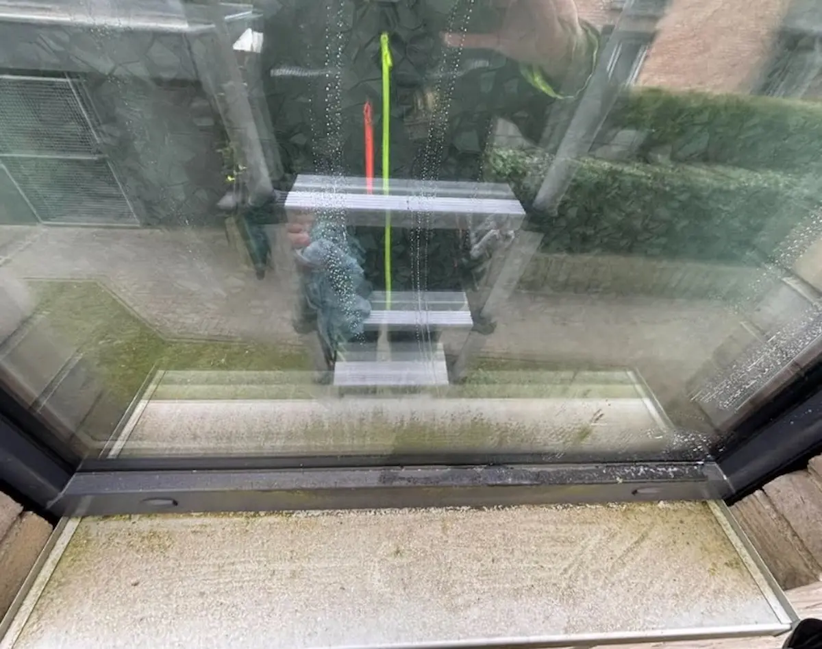 Fenster vor Reinigung Baustelle