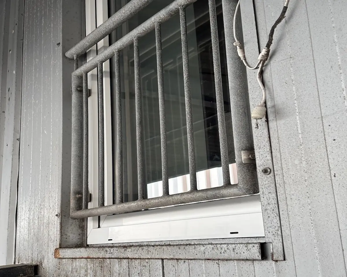 Klare Glasflächen für Schaufenster und Gewerbe Klare Glasflächen für Schaufenster und Gewerbe
